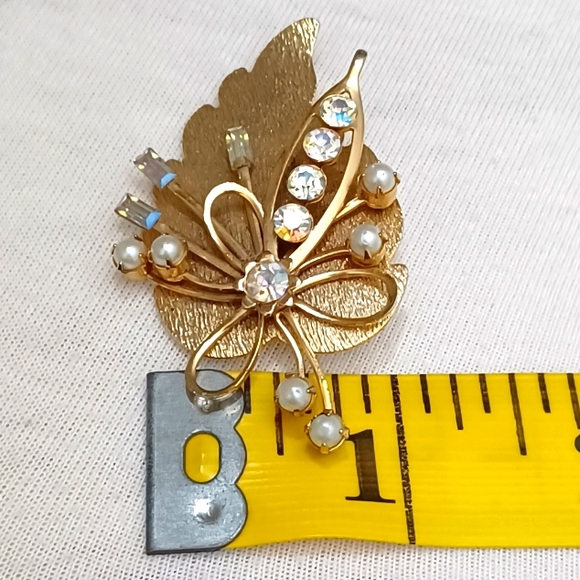 VINTAGE TRIFARI GOLD TONE & PEARL BROOCH - Picture 6 of 7